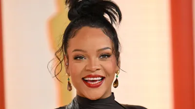 Rihanna Looks Smokin' in Sultry Fenty Beauty Campaign: See Photo