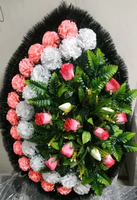 Венок с розовыми лилиями 90-11 - купить в Москве, цены на ритуальные венки  в похоронном бюро Horonim.ru