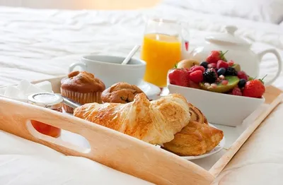 Идеи романтического завтрака в постель: какие блюда приготовить