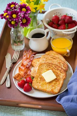 Красивый романтический завтрак …» — создано в Шедевруме