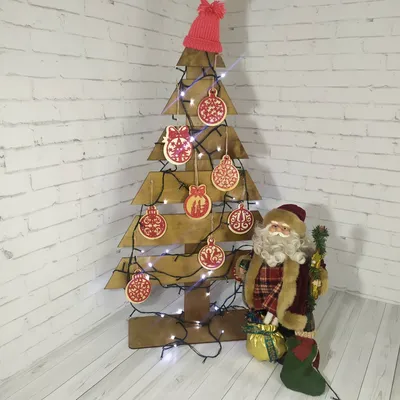 Ярк освещенная рождественская елка с подарками Стоковое Изображение -  изображение насчитывающей нутряно, декабрь: 21791395