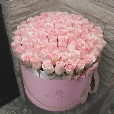 Купить букет из 81 розовой розы по доступной цене с доставкой в Москве и  области в интернет-магазине Город Букетов