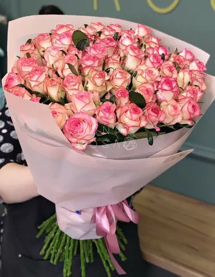 Бело-розовые розы 60 см (Россия) купить с доставкой по цене 5845 ₽ в Нижнем  Новгороде | Букеты от База Цветов 24