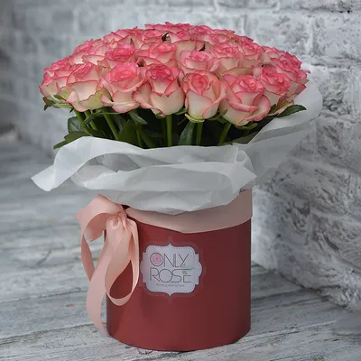 Букет из 9 свежей насыщенно розовой розы ~ Доставка цветов в Ижевске