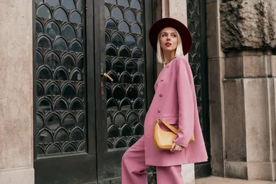 Жизнь в розовом цвете: модные сочетания и трендовые оттенки 2023 года - Jana