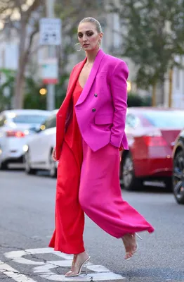 Модные женские образы в розовом цвете 2020 от street-style героинь |  Уличный стиль, Модные стили, Наряды
