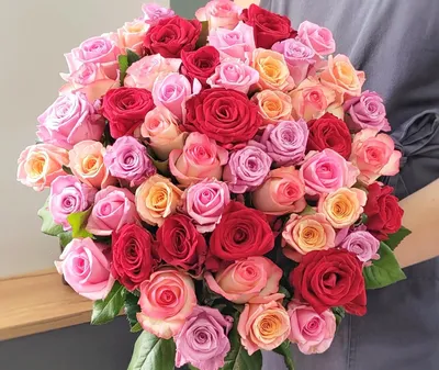Нежные и волнистые розы в коробке - Доставка свежих цветов в Шарыпово