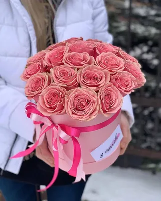 Букет из 19 роз в шляпной коробке по цене 9576 руб. заказать с доставкой по  Москве - свежие цветы от интернет-магазина \"Во имя розы\"