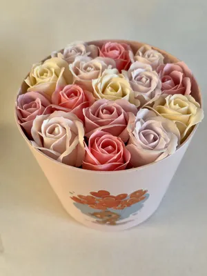 Сердце из роз в средней коробке • Fiorita • Květinářství v Praze