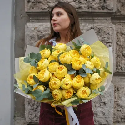 Элитные желтые розы: цена, заказать с доставкой по Москве в  интернет-магазине Cyber Flora®