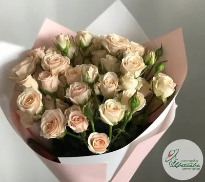 Корзина цветов 101 роза на юбилей 70 лет купить с доставкой в СПб