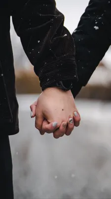 силуэт рук влюбленных, руки влюбленных пар, держаться за руки, пара,  мужчина и женщина стоят и держаться за руки, Свадебный фотограф Москва