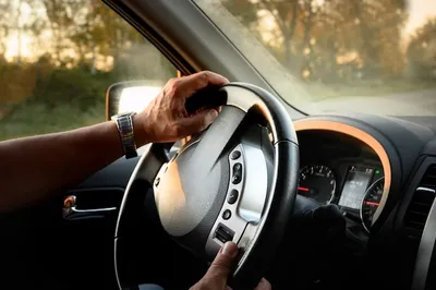 Как правильно сидеть за рулем: это должен знать каждый водитель  Автомобильный портал 5 Колесо