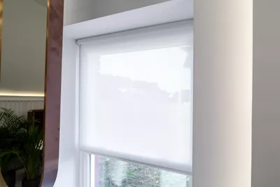 Жалюзи и рулонные шторы на раздвижные окна: особенности использования –  компания Amigo