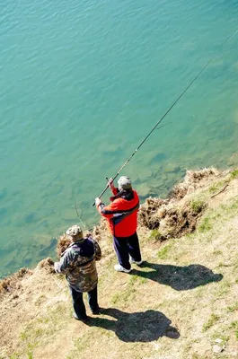 рыбак с удочкой в солнечный день Стоковое Изображение - изображение  насчитывающей озеро, оборудование: 235757565