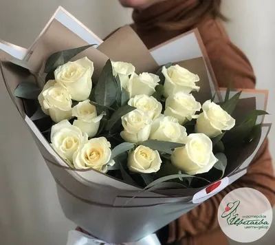 Белый букет с розами и фрезией | доставка по Москве и области