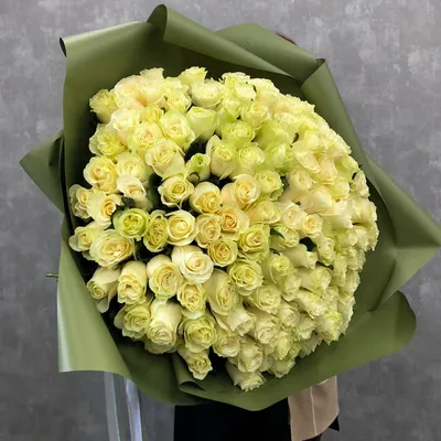 Купить Букет из 21 белой розы Премиум (70 см) с доставкой в Омске - магазин  цветов Трава