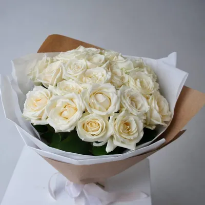 Классические белые розы - купить в Москве | Flowerna
