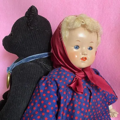 Колекционные куклы в Instagram: «Маша и медведь 🐻 Кукла фабрики 8 марта ,  медведь Артель Мосгалантерея ,худ Россинская, они по-м… | Куклы, Винтажные  куклы, Медведь