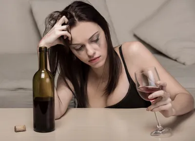 Женщины спиваются быстрее. кодирование женщины от алкоголизма | МЦ АлкоСпас