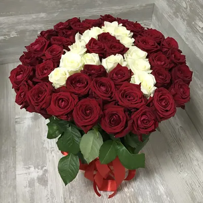 Белые тюльпаны в коробке от 51 шт. за 10 990 руб. | Бесплатная доставка  цветов по Москве
