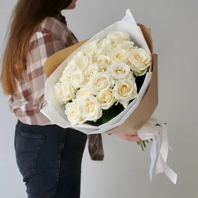 Букет из красных и белых роз - купить с бесплатной доставкой по Москве