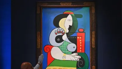 Женщина с часами\" Пикассо продана на Sotheby's за 139 млн долларов