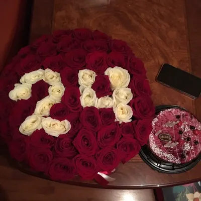 Красные розы в коробке от 81 шт. за 18 290 руб. | Бесплатная доставка  цветов по Москве