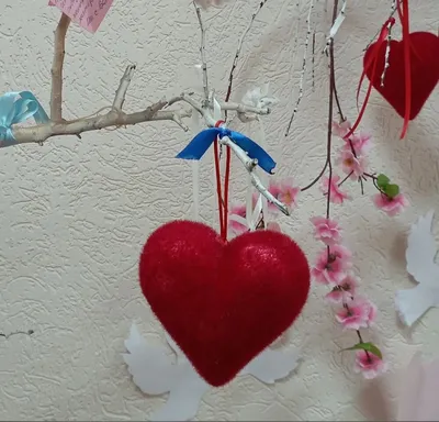 Розовый графический креатив VK Рекламы распродажи в день Святого Валентина  | Flyvi