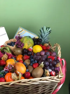 💐 Корзина с фруктами и сладостями Price 2700₴ Seller t_family_flowershop -  Kyiv