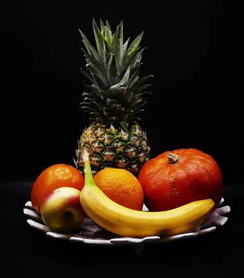 Большая двойная корзина с фруктами и ягодами