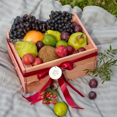 Корзина с фруктами «Фрукты-сладости» заказать с доставкой в Краснодаре по  цене 3 780 руб.