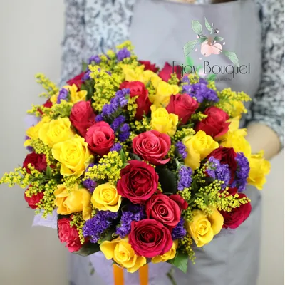 Букет с яркими цветами Фон цветочных роз Красивые цветы Подарок на праздник  Стоковое Фото - изображение насчитывающей годовщина, цвет: 162674464