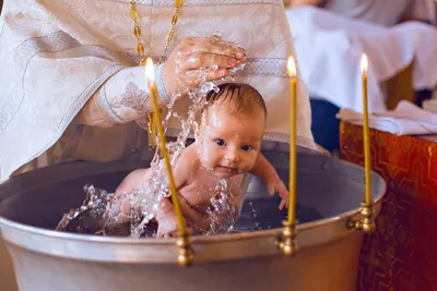 Шар и крест. Посуда церкви перед крещением ребенка Стоковое Фото -  изображение насчитывающей противников, латунные: 180227880