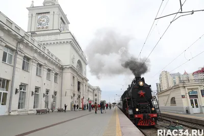 В Саратов прибыл ретропоезд «Воинский эшелон» с двумя паровозами