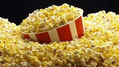 Снимок в кинотеатре с попкорном …» — создано в Шедевруме
