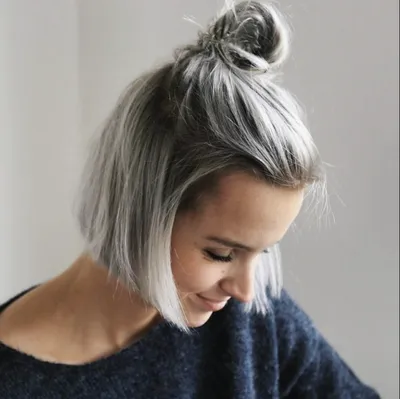 Модные прически на короткие волосы: 7 простых и эффектных идей, которые вам  понравятся | MARIECLAIRE