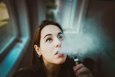 В Костроме могут запретить дымить вейпами и электронными сигаретами в  общественных местах - Logos44