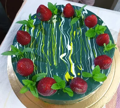 Порадуйте своих близких такими вкусными и красивыми тортиками🎂 Принимаем  заказы на любой сложности выпечки✨ У нас имеется доставка по… | Instagram