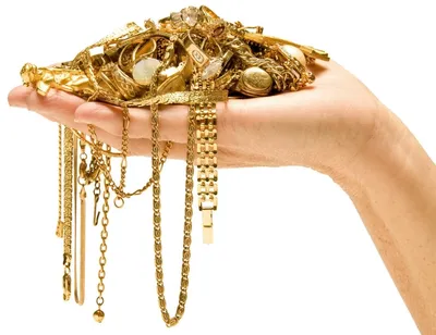 Любо-дорого: как правильно носить золото, чтобы не выглядеть старомодно