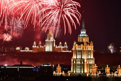 Салют в день парада Победы в Москве начнут на час позже — РБК
