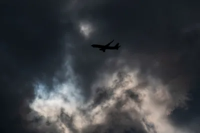 Самолёт, дымящийся в небе над Воронежем, напугал местных жителей