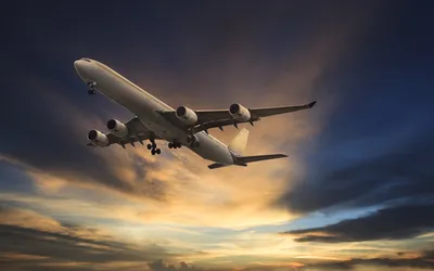 Летание самолета в небе с радугой Стоковое Изображение - изображение  насчитывающей цвет, пассажир: 29460055