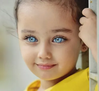 Фото: как с возрастом изменились самые красивые в мире дети