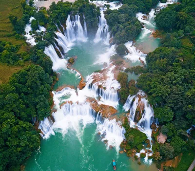 Самые красивые водопады в мире: Ниагара, Игуасу, Кайетур, Банзёк, Джог,  Виктория | GQ Россия