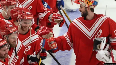Сборная России по хоккею сыграла официальный матч в форме с надписью «СССР»