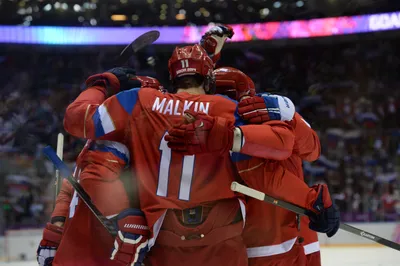 Связь поколений»: легендарные хоккеисты и игроки сборной России сыграли на  одном льду