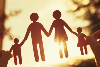 Семья семья с четырьмя детьми» — создано в Шедевруме