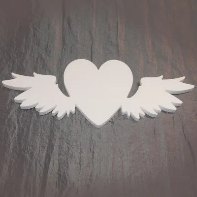 Раскраска сердце с крыльями - 35 фото