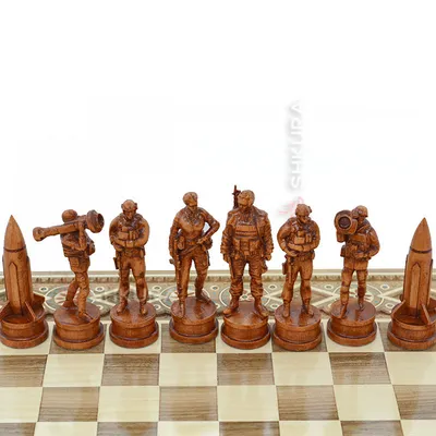 Крупные шахматные фигуры на поле. Игра в шахматы на поле в посещении. Копия  пространства. Стоковое Фото - изображение насчитывающей комплект, крыто:  195198014